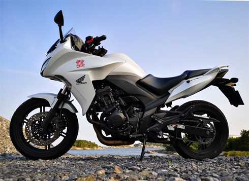 Vit Honda CBF1000F stulen i Johanneshov, Stockholm